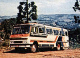 por volta de 1976 o modelo Continental III (aqui em chassi LP) passou por alterações na caixa de faróis e ganhou teto elevado e nova traseira (fonte: O Cruzeiro).