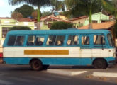 Micro-ônibus Ponei (sempre em chassi 608 D), visto em Caculé (BA), em 2016 (foto: Gilson Rodrigues dos Santos Junior / onibusbrasil).