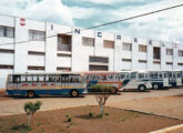 Mais uma foto da mesma ocasião, mostrando dois outros Continental prontos para entrega (fonte: Clube do Ônibus Monteiro).