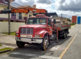 IH 4900 6x2 em atividade, em Curitiba (PR), em maio de 2017 (foto: Victor Almeida Ferreira; fonte: Jorge A. Ferreira Jr.).