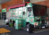 Mais um food-truck em furgão Clip: em São Paulo (SP), "Parrilla Argentina Sobre Rodas" aguarda a abertura da feira Lat.Bus. 2024 (foto: LEXICAR).