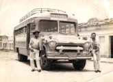 Chevrolet 1956 com carroceria J. Félix pertencente à Viação Vera Cruz, de Esperança (PB); a foto é da década de 80 (fonte: portal esperancadeouro).