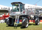 Apenas recentemente a gaúcha Jan começou a produzir pulverizadores, um dos quais o Impactus 2750, de origem argentina, aqui exposto na Agrishow 2010 (foto: LEXICAR).