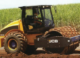 Rolo compressor JCB Vibromax VM 115 com rolo pé de carneiro, outro lançamento de 2013.