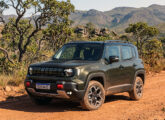 Jeep Renegade Willys: para 2027 o carro ganhou detalhes em vermelho nos dois para-choques.