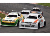 Stock Jr, com a nova carenagem introduzida em 2007; na categoria, a JL constrói os carros e dá completa assistência aos pilotos, dentro e fora das provas; na foto, corrida inicial do Campeonato Paulista de 2010, em Interlagos (fonte: site velocidadeonline).