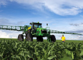 4730 - primeiro pulverizador agrícola nacionalizado pela John Deere.