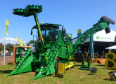 Colhedora de cana-de-açúcar para duas linhas CH670, um dos dois modelos lançados pela John Deere na feira Agrishow de 2015 (foto: LEXICAR). 