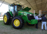 Trator 7230J, exposto na feira Agrishow 2017 (foto: LEXICAR).