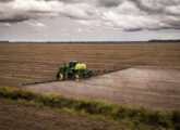 Pulverizador John Deere 440R.