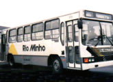 Em 1993 o formato da vigia junto à porta dianteira do modelo urbano foi levemente alterado; o carro da imagem, sobre chassi OF, pertenceu à Transturismo Rio Minho, de Niterói (RJ) (fonte: sydney Junior / ciadeonibus).