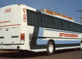 Rodoviário Stilus em plataforma Mercedes-Benz O-371 da empresa Piracicabana, de Piracicaba (SP), em fotografia oficial da fábrica.