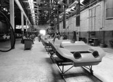 Linha de fabricação do Tropi, em 1970, na fábrica Puma (fonte: site obvio).
