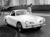 O icônico Volkswagen Karmann-Ghia em sua primeira versão nacional (fonte: Carlos Meccia / autoentusiastas).