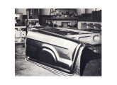 As ferramentas para a fabricação dos enormes para-lamas do Ford Galaxie foram produzidas no Brasil pela K-G; na imagem, o para-lama dianteiro direito estampado (fonte: Mecânica Popular).