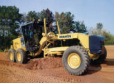 Motoniveladora Komatsu GD555, lançada na feira M&T 2006.