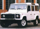 Defender 110, na versão CSW, primeiro Land Rover montado no Brasil.