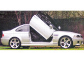 Outro projeto marcante da Leandrini, de 2004: um BMW M3 equipado com portas de abertura vertical.