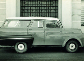 Dodge 1951/2, com carroceria do início da década de 60; note os para-lamas traseiros, cedidos pela picape Chevrolet nacional. 