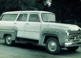 Caminhonete Chevrolet Brasil construída pela Linshalm, com linhas mais agradáveis do que o próprio original GM; veja o cuidado na personalização dos para-lamas traseiros.