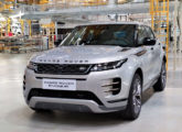 Land Rover Evoque fotografado na fábrica de Itatiaia, onde voltou a ser fabricado no final de 2021.