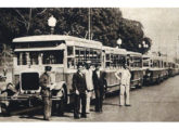 Ônibus urbanos da Excelsior requisitados pelo Governo Federal, em julho de 1932, para o transporte de tropas destinadas ao combate do Levante Paulista (foto: O Cruzeiro). 