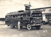 Também sobre GMC, porém com maior entre-eixos, este Linsônibus da primeira metade dos anos 50 pertenceu à Empresa Dodô, em 1958 atendendo à ligação entre Belo Horizonte e Pedro Leopoldo (MG) (fonte: Régulo Franquine Ferrari).