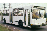 Utilizando a mesma estrutura monobloco e suspensão do ônibus elétrico, a Mafersa projetou o M-210, seu primeiro modelo diesel.