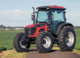 Trator 7095, com 95 cv, novidade de 2023, aqui na versão com cabine (foto: portal revistacultivar).