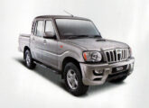 Cabine-dupla Mahindra.