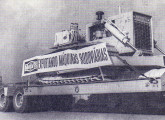 Metade da produção da Malves era destinada à exportação; na imagem, um trator de esteiras MD-1800 sendo enviado para o Panamá.