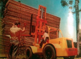 A empilhadeira Marcoplan de sete toneladas em fotografia de 1969 (fonte: Eloi Jacob Marcon / O Cruzeiro).