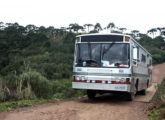 Igualmente raro é este Veneza com motor traseiro transformado em motor-home.