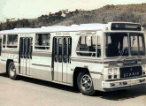 A mesma carroceria, sobre chassi Scania, em versão especial com três portas largas para o transporte urbano de Montevidéu, Uruguai.