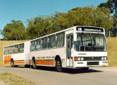 Articulado Volvo com inusitada carroceria de apenas uma porta, fornecido para o transporte de trabalhadores de indústria de cimento de Goiás (fonte: Jorge A. Ferreira Jr.).