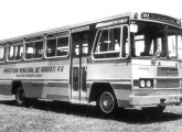 Ônibus semelhante, pertencente à Prefeitura de Arapoti (PR).