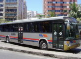 Utilizando chassi Scania K 310, este Viale da frota da Breda Rio Transportes traz o irracional layout, tipicamente carioca, de apenas duas portas, uma delas estreita e localizada no entre-eixos.