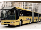 O mesmo ônibus, já emplacado, em operação experimental em São Paulo (SP).