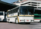 O mesmo modelo, porém com piso interno elevado e bagageiros maiores, na frota da empresa Ouro e Prata, de Porto Alegre (RS) (fonte: Deltabus / onibusbrasil).