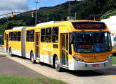 O mesmo modelo, aqui sobre chassi Volvo e com portas à direita, operando no sistema integrado de Porto Alegre (RS) (foto: Lucas Rosa / onibusbrasil).