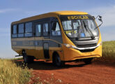 GranMicro S3 sobre chassi Iveco 4x4, preparado para o programa federal Caminho da Escola na configuração ORE 1 - Ônibus Rural Escolar Pequeno.