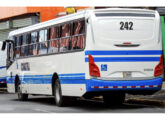 O mesmo ônibus em vista traseira (foto: Andrés Martínez Rodríguez / onibusbrasil).
