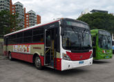 GranVia em chassi Volvo B58 da cooperativa uruguaia COECT, servindo ao transporte urbano de Montevidéu em março de 2022; ao lado, um Marcopolo Torino-OH (foto: LEXICAR).