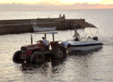 Massey 290, em 2020 rebocando embarcações no iate clube Los Balleneros, em Punta del Este, Uruguai (foto: LEXICAR).