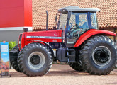 Um dos três modelos da Série 600 renovada, o Massey MF 680 HD (4x4 com motor Perkins de 173 cv), exibido na Expointer 2007 (foto: LEXICAR).