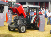 O mesmo MF 4275 Compacto cabinado no Agrishow 2017 (foto: LEXICAR).