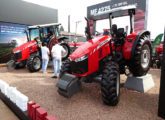 Lançadas meses antes no Agrishow, as Séries 4700 e 5700 são pela primeira vex mostradas na Expointer; na imagem, a partir da esquerda, os modelos 4707 e 5710 (foto: LEXICAR).