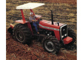 Massey 275/4, com 77 cv e tração nas quatro rodas.