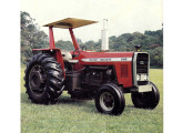 296, com 105 cv e 4,1 t, o trator mais pesado da Massey na época do lançamento da nova Série 200.