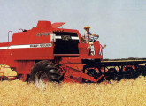 Colheitadeira MF 5650, a maior produzida no Brasil no início da década de 80.